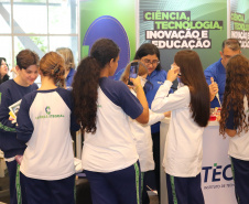 Com laboratório simulado, Tecpar apresenta trabalho a visitantes no Paraná Faz Ciência
