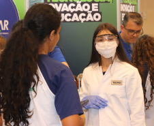 Com laboratório simulado, Tecpar apresenta trabalho a visitantes no Paraná Faz Ciência