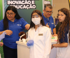 Com laboratório simulado, Tecpar apresenta trabalho a visitantes no Paraná Faz Ciência