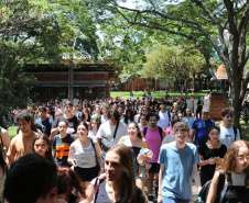 Mais de 17 mil candidatos fazem o vestibular da UEL a partir deste domingo