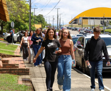 Com 5.981 candidatos, Unicentro aplica provas do Vestibular 2026