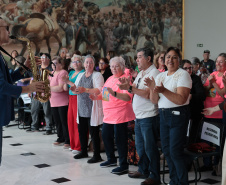 Estado lança programa Paraná Amigo da Pessoa Idosa e oficializa Bolsa Cuidador
