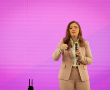 Estado lança programa Paraná Amigo da Pessoa Idosa e oficializa Bolsa Cuidador