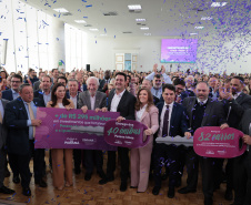 Estado lança programa Paraná Amigo da Pessoa Idosa e oficializa Bolsa Cuidador