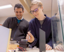 Paraná incentiva pesquisa com bolsas que cobrem trajetória acadêmica e profissional