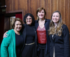 Vencedores do 3º Concurso de Redação da CGE recebem prêmios