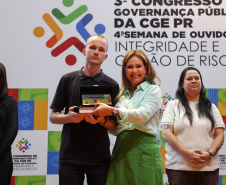 Vencedores do 3º Concurso de Redação da CGE recebem prêmios