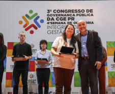 Vencedores do 3º Concurso de Redação da CGE recebem prêmios