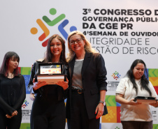 Vencedores do 3º Concurso de Redação da CGE recebem prêmios