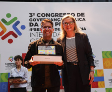 Vencedores do 3º Concurso de Redação da CGE recebem prêmios