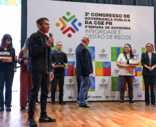 Vencedores do 3º Concurso de Redação da CGE recebem prêmios