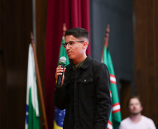 Vencedores do 3º Concurso de Redação da CGE recebem prêmios