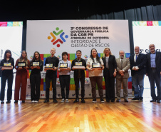 Vencedores do 3º Concurso de Redação da CGE recebem prêmios