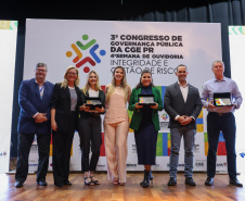 Vencedores do 3º Concurso de Redação da CGE recebem prêmios