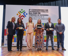 Vencedores do 3º Concurso de Redação da CGE recebem prêmios