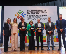 Vencedores do 3º Concurso de Redação da CGE recebem prêmios