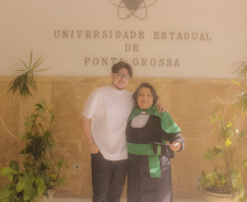 Aluna de 66 anos aprovada no TCC na UEPG viraliza nas redes e vira hit nos Campos Gerais