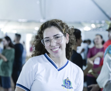 Mostra de Profissões da UEM tem exposições dos cursos e reúne centenas de estudantes