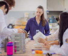 Paraná incentiva pesquisa com bolsas que cobrem trajetória acadêmica e profissional