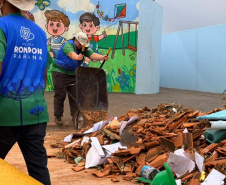 Acadêmicos da Unioeste se unem à reconstrução de Rio Bonito do Iguaçu e ajudam a limpar creche