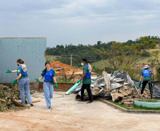 Acadêmicos da Unioeste se unem à reconstrução de Rio Bonito do Iguaçu e ajudam a limpar creche