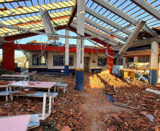 Acadêmicos da Unioeste se unem à reconstrução de Rio Bonito do Iguaçu e ajudam a limpar creche