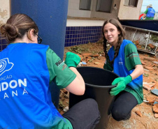 Acadêmicos da Unioeste se unem à reconstrução de Rio Bonito do Iguaçu e ajudam a limpar creche