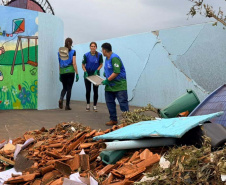 Acadêmicos da Unioeste se unem à reconstrução de Rio Bonito do Iguaçu e ajudam a limpar creche
