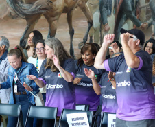 Estado lança programa Paraná Amigo da Pessoa Idosa e oficializa Bolsa Cuidador