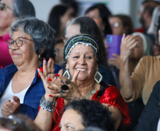 Estado lança programa Paraná Amigo da Pessoa Idosa e oficializa Bolsa Cuidador