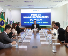 Governador Ratinho Junior empossa quatro novos procuradores do Estado