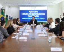 Governador Ratinho Junior empossa quatro novos procuradores do Estado