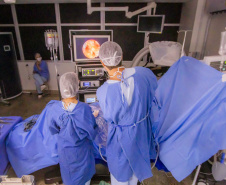 Hospital Universitário da UEPG realiza cirurgia inédita de endoscopia de coluna pelo SUS