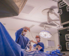 Hospital Universitário da UEPG realiza cirurgia inédita de endoscopia de coluna pelo SUS