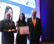 Estado premia iniciativas que promovem pesquisa, inovação e impacto social no Paraná