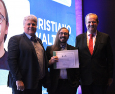 Estado premia iniciativas que promovem pesquisa, inovação e impacto social no Paraná