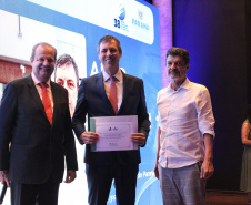 Estado premia iniciativas que promovem pesquisa, inovação e impacto social no Paraná