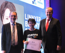 Estado premia iniciativas que promovem pesquisa, inovação e impacto social no Paraná