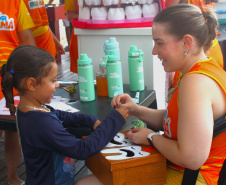 Universidades ampliam presença no Verão Maior Paraná com ações educativas no Litoral