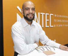 Incubada pelo Tecpar, startup produz pele artificial de animais para simular cirurgias veterinárias