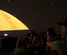 Planetário da Unicentro leva experiência imersiva em astronomia às escolas da região