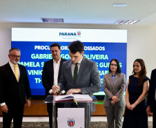 Governador Ratinho Junior empossa quatro novos procuradores do Estado