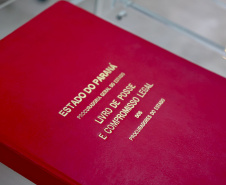 Governador Ratinho Junior empossa quatro novos procuradores do Estado