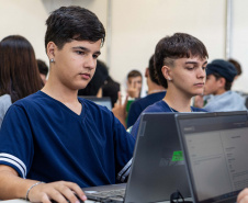 Aprova Paraná e universidades estaduais fortalecem acesso e permanência no Ensino Superior