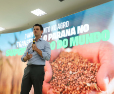 Ratinho Junior lança programas que levam energia mais potente e conectividade às propriedades rurais