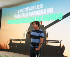 Ratinho Junior lança programas que levam energia mais potente e conectividade às propriedades rurais