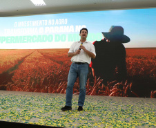 Ratinho Junior lança programas que levam energia mais potente e conectividade às propriedades rurais