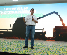 Ratinho Junior lança programas que levam energia mais potente e conectividade às propriedades rurais