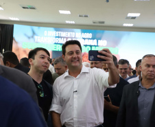 Ratinho Junior lança programas que levam energia mais potente e conectividade às propriedades rurais