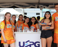 Veranistas comemoram resultado do vestibular da UEPG no Verão Maior Paraná